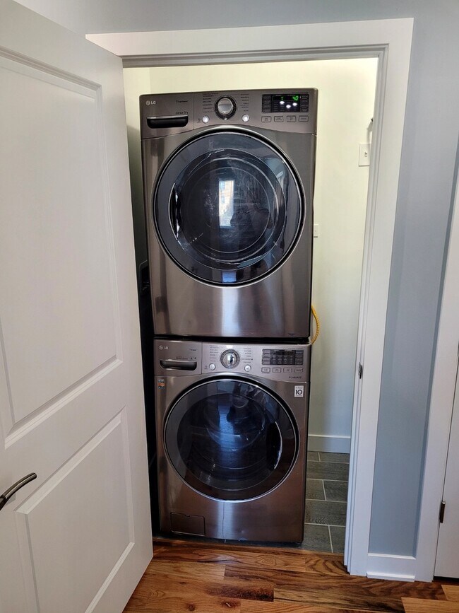 Foto del edificio - 5847 W Corcoran Pl
