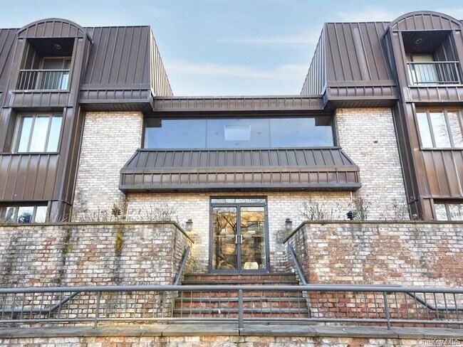 Foto del edificio - 130 S Middle Neck Rd