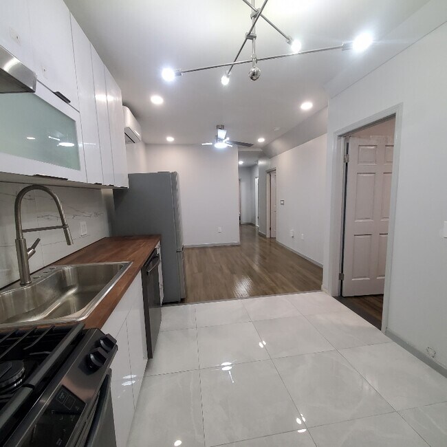 Foto del edificio - 232 1st St