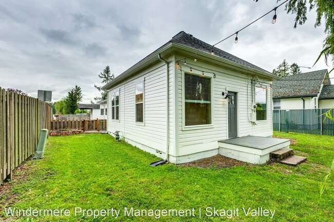 Building Photo - 2 br, 1 bath House - 301 Shadow Drive