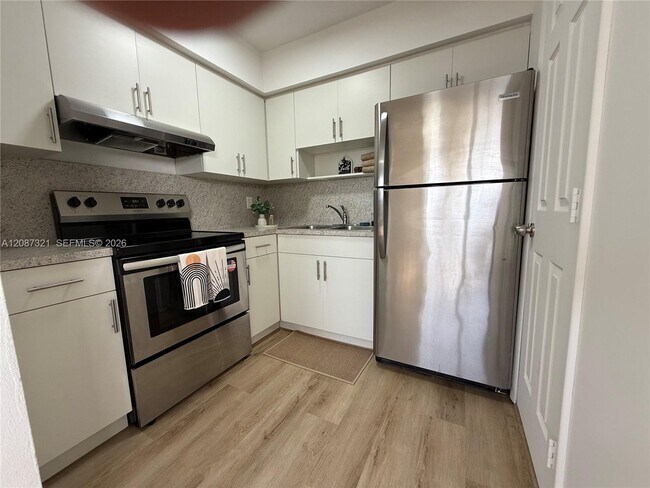 Foto del edificio - 8860 SW 32nd St