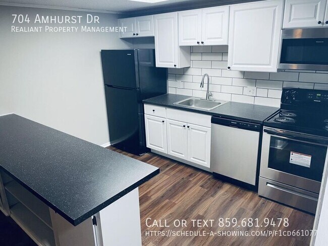 Foto del edificio - 704 Amhurst Dr