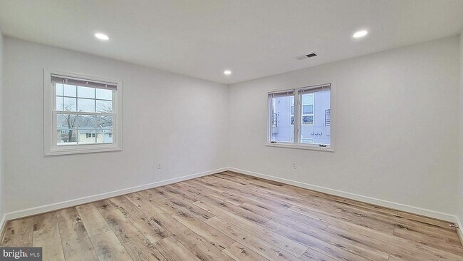 Building Photo - 1712 Mt Vernon Ave