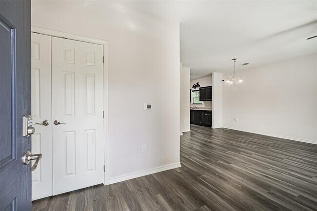 Foto del edificio - 10310 Chesterfield Dr