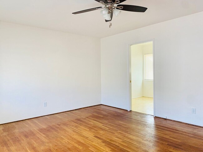 Foto del edificio - Darling 2 bedroom, 1 bath house in great l...