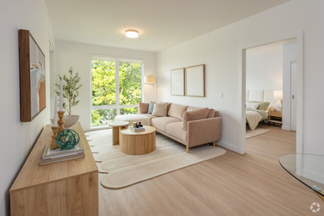 3BR, 2BA - Lonsdale Square