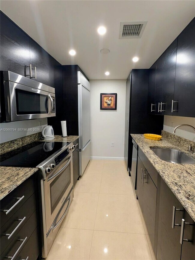 Foto del edificio - 10275 Collins Ave