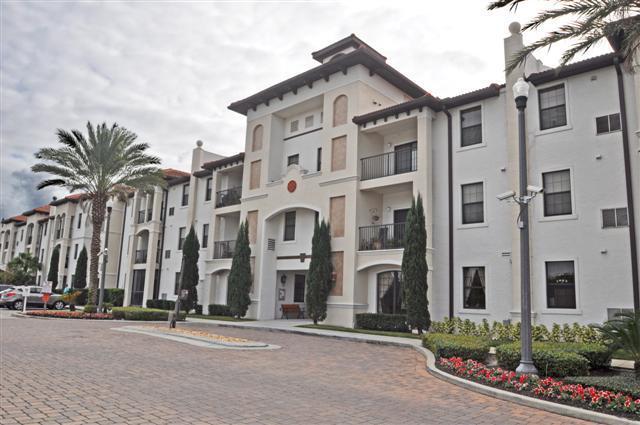 Foto principal - Beautiful 1/1 Condo in the Gated Community...