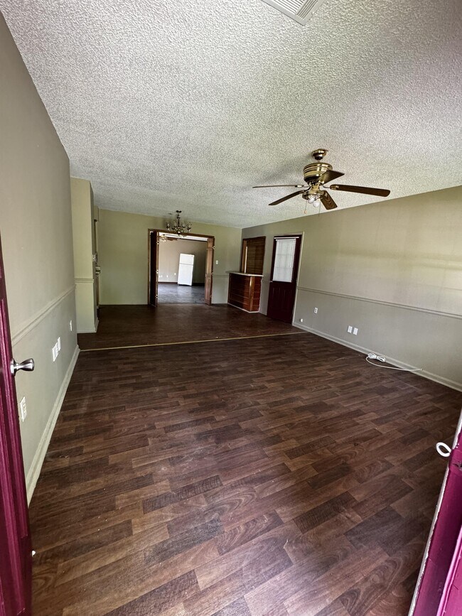Building Photo - 1004 Evans Ln