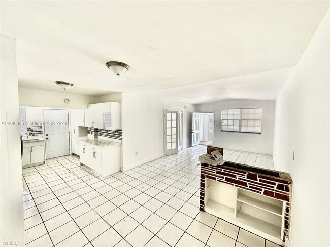Building Photo - 3 br, 2 bath House - 8123 NW 5th Ct