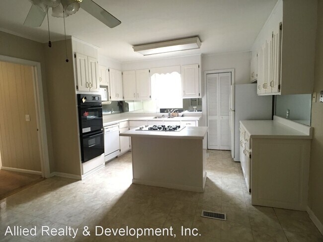 Building Photo - 3 br, 2 bath House - 10 Cedar Knoll