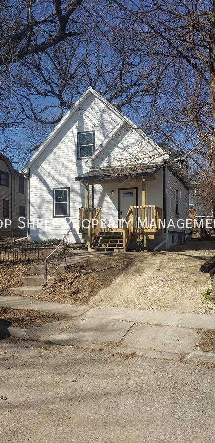 Building Photo - 1328 7th St