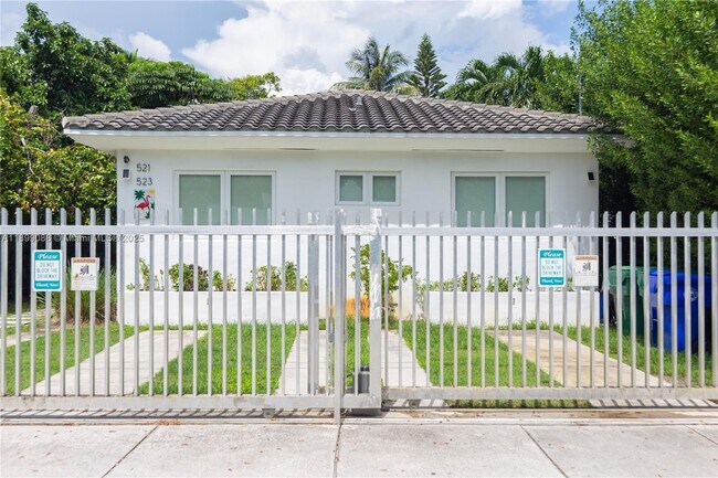 Foto del edificio - 523 NE 68th St