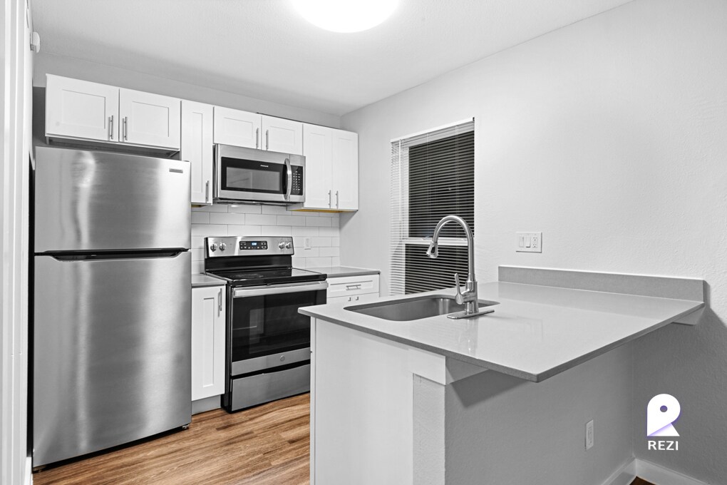 Primary Photo - 6707 Berkman Dr