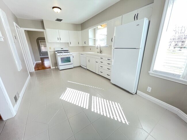 Building Photo - 717 E 100 S