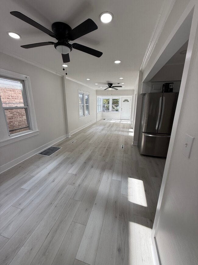 Building Photo - 2011 Grey Ave