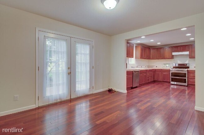 Building Photo - 3 br, 2 bath House - 1014 W 37th St