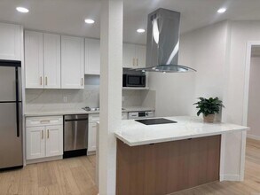 Building Photo - 860 Turquoise St