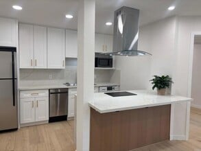 Building Photo - 860 Turquoise St