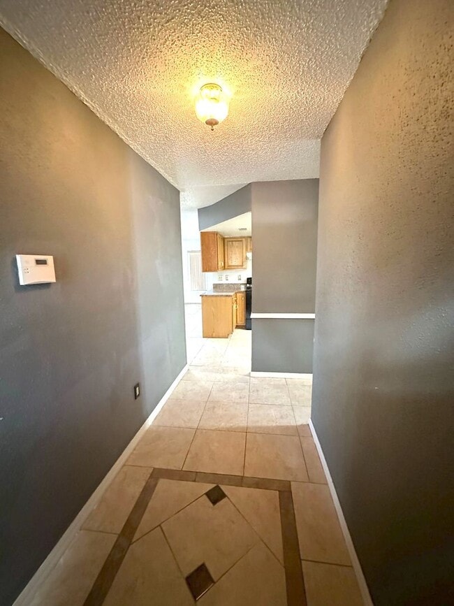 Building Photo - Charming 3-Bedroom Pool Home on a Quiet Cul-de-Sac in Rosemont