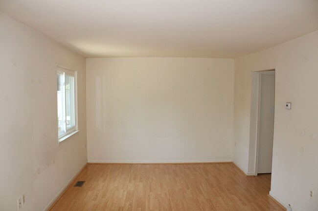 Building Photo - Conveniently Located- Three Bedroom Home Annapolis, MD