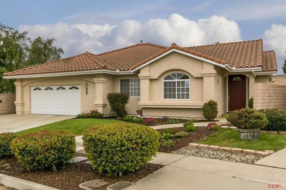 Foto principal - 4 bedroom in Santa Maria CA 93444