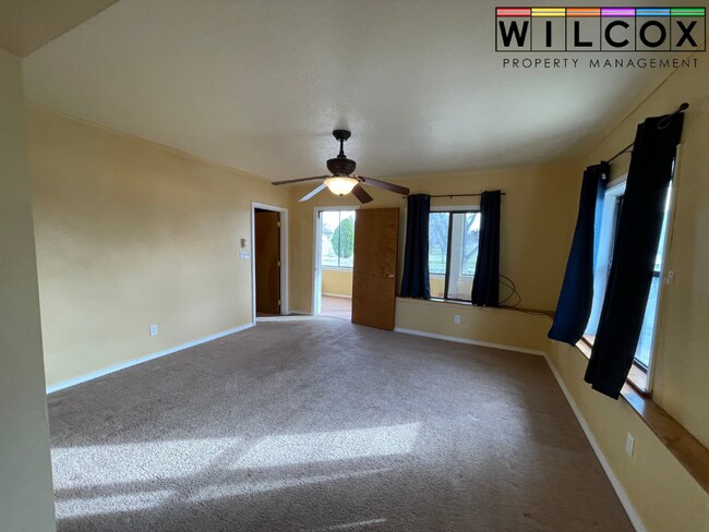 Foto del edificio - Charming 2-Bedroom Home Steps from Local Conveniences
