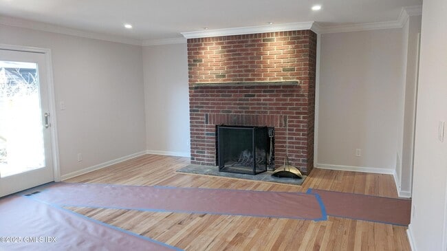 Building Photo - 82 Cos Cob Ave
