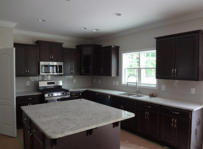 Building Photo - Stunning 5 Bedrooms, 4 Baths home in Summe...