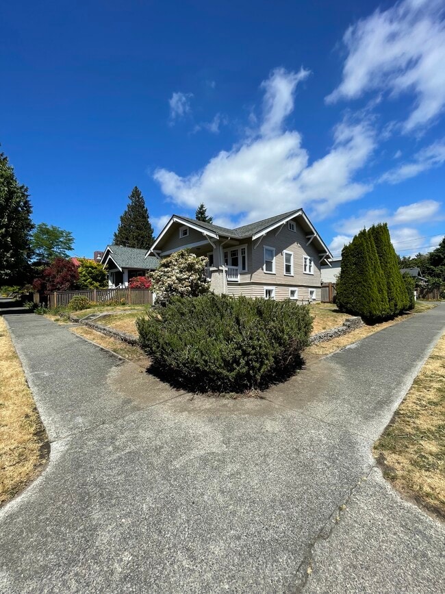 Building Photo - 5454 45th Ave SW