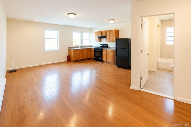 Building Photo - 3 E Main St