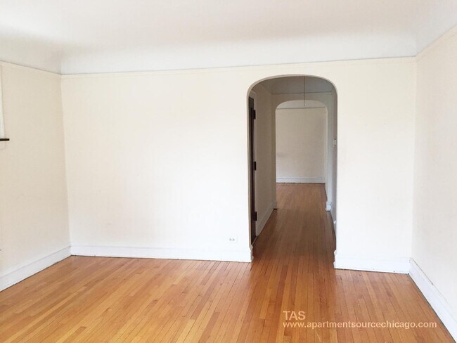 Building Photo - 2619 W Berwyn Ave