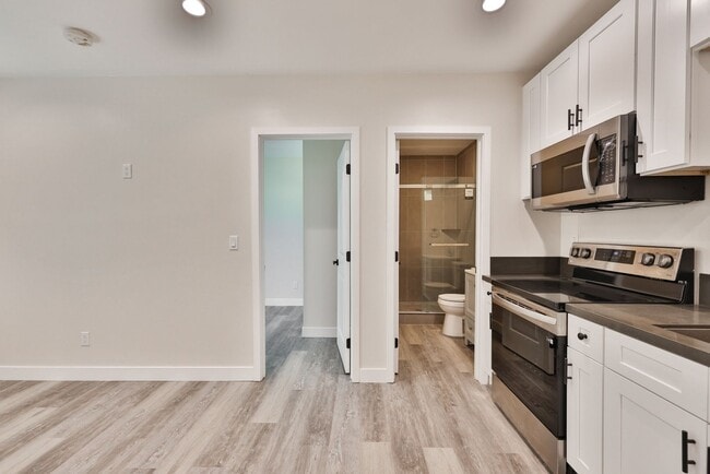 Building Photo - 1 Bedroom Unit in North Park