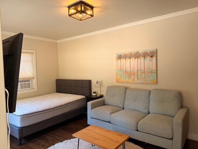 Foto del edificio - 705 S Oakdale Ave