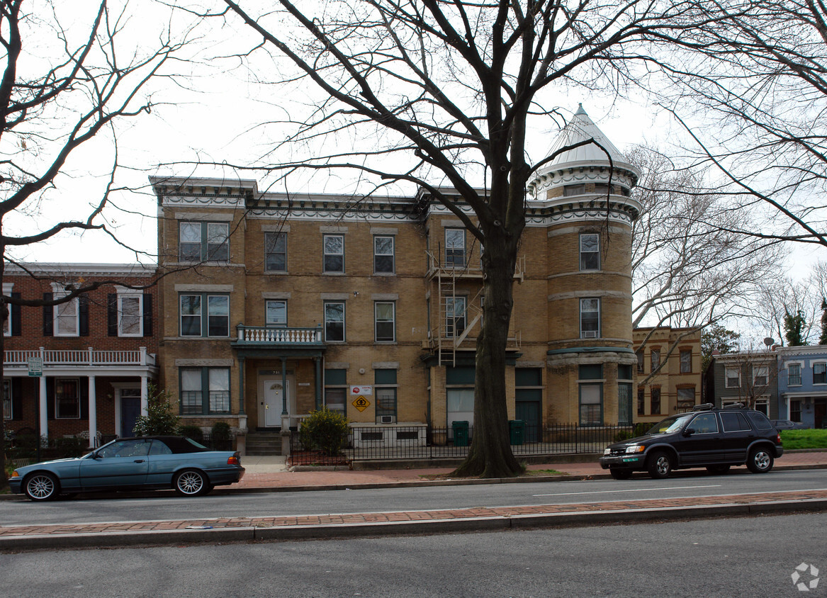Primary Photo - 701 Maryland Ave NE