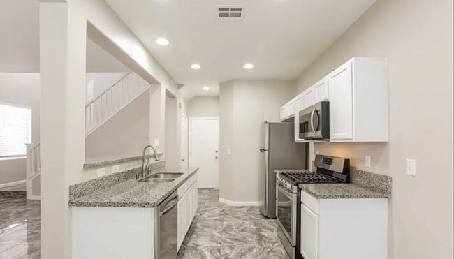 Foto del edificio - 6388 Rubylyn Ave