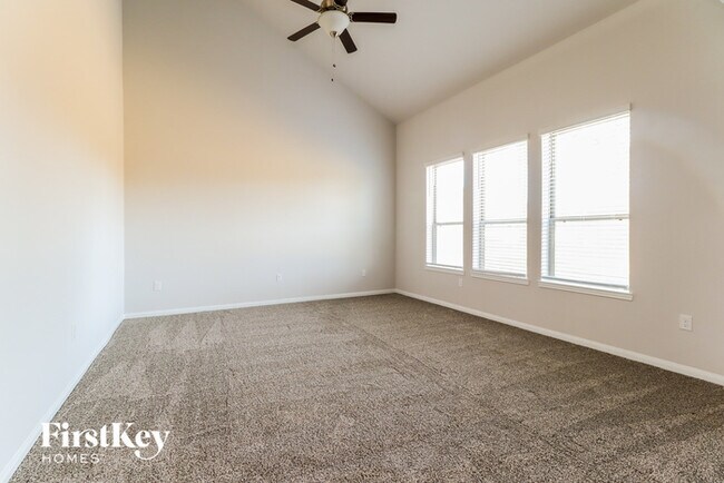 Building Photo - 14705 Country Club Dr