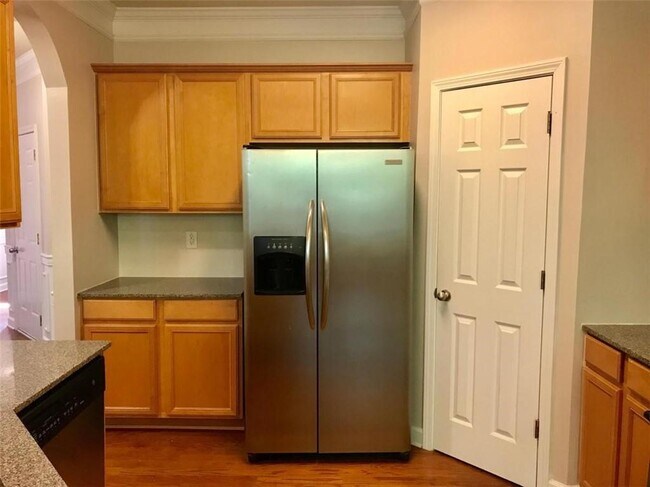Foto del edificio - 720 Surrey Park Pl SE