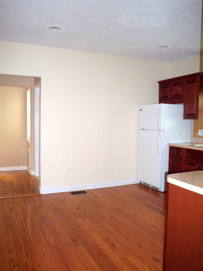 Building Photo - 171 College Ave