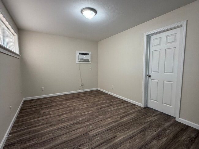 Building Photo - 105 N Ruland St