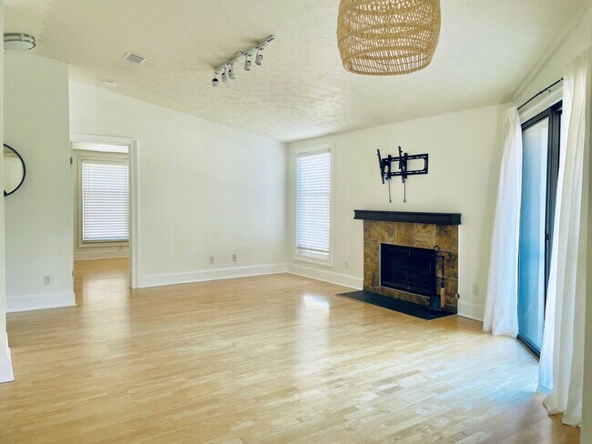 Foto del edificio - 1275 Keys Lake Dr NE