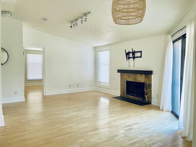 Building Photo - 1275 Keys Lake Dr NE