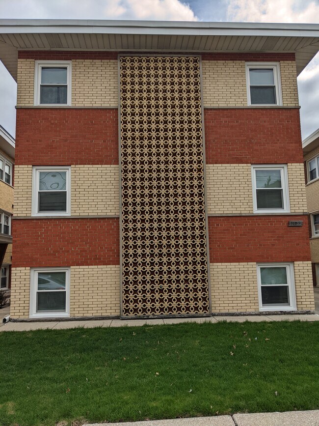 Building Photo - 7435 W Fullerton Ave