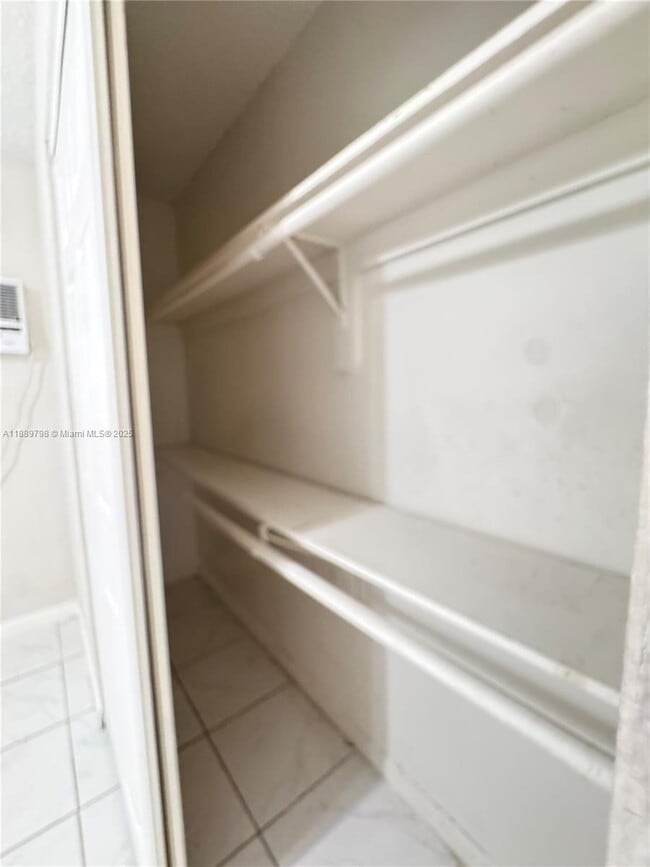 Foto del edificio - 2150 Madison St