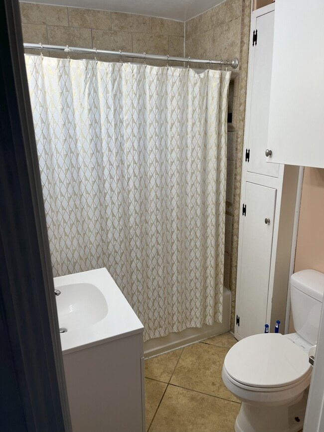 Bathroom - 32380 Maplewood St
