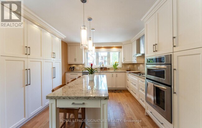 Building Photo - 641 Balliol St