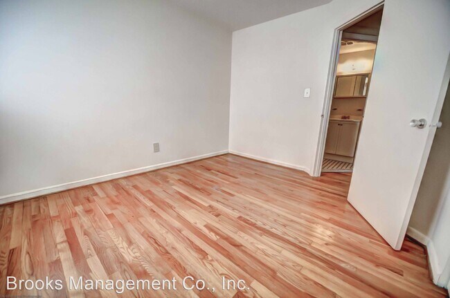Building Photo - 4221-4233 Hickory Ave