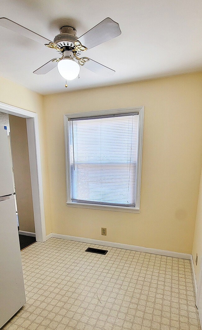 Foto del edificio - 14821 S Bartlett Ave