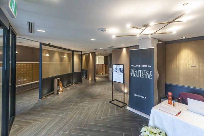 Building Photo - 405 Dundas St W