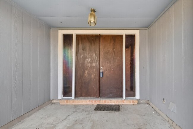 Building Photo - 10706 Sagebluff Dr